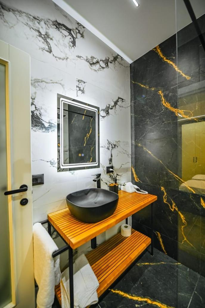 Mon Ami Boutique Hotel Shkoder Exterior photo